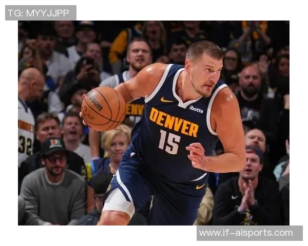 借助约基奇挡拆，约翰逊三分空心入网：精彩战术背后的篮球秘密